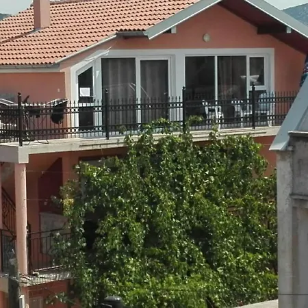 Bepino Terasa&parking