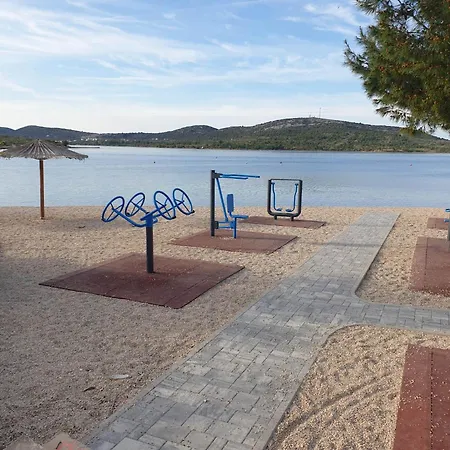 Bepino Terasa&parking *