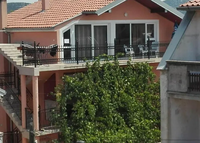 Bepino Terasa&parking