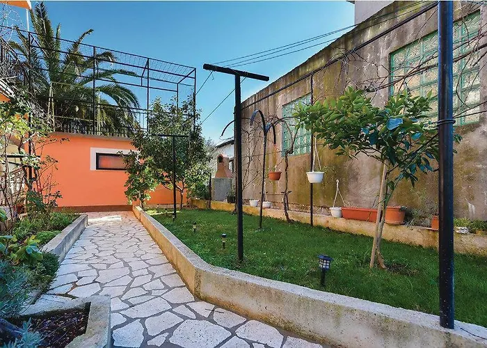 Bepino Terasa&parking *