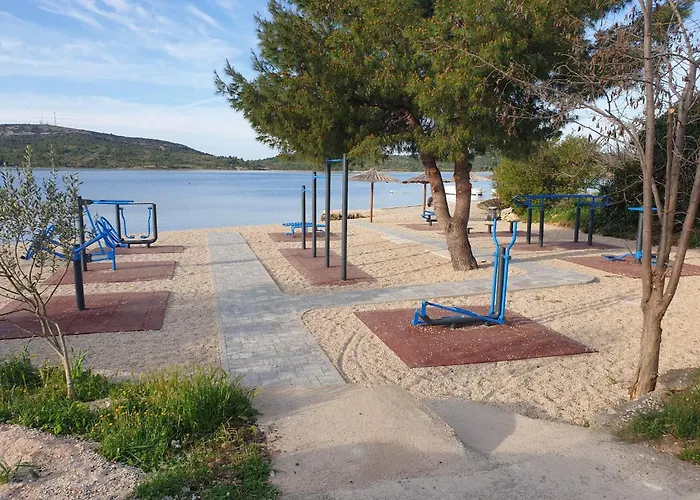 Bepino Terasa&parking Pirovac