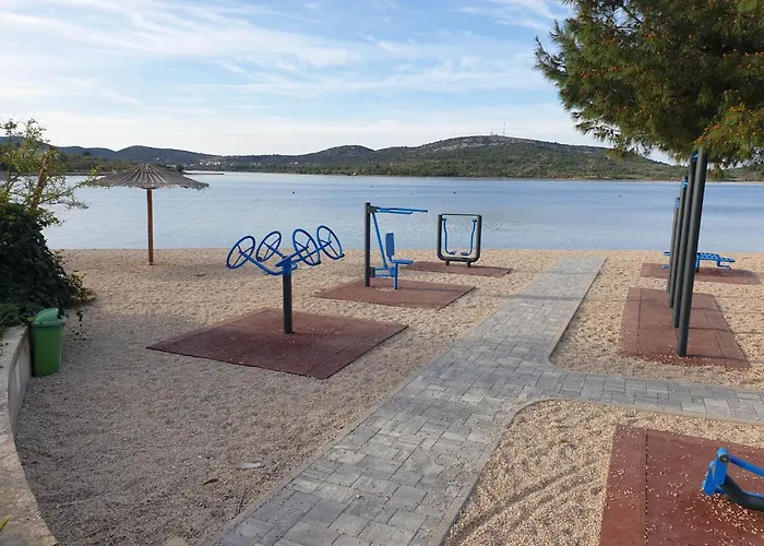 Bepino Terasa&parking *