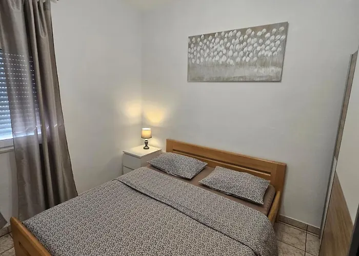 Bepino Terasa&parking * Pirovac